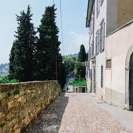 Апартаменты La Loggia Sulle Mura Бергамо